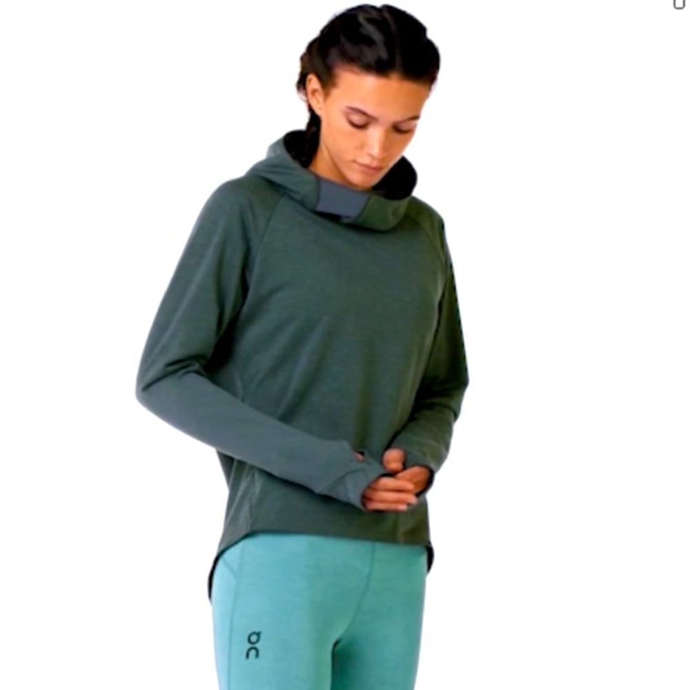 On running women’s Hoodie (color Beluga), size M - brand new! 🏃🏻‍♀️🎽